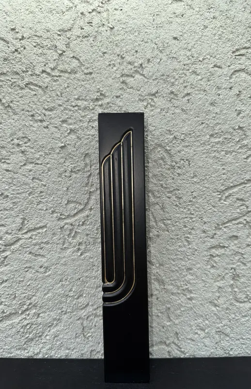 בית מזוזה שחור